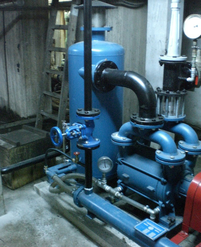 Vacuum pump at condenser of steam cycle of diesel power plant